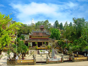 Long Son pagoda – Symbol of the aquilaria Land 